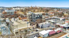 Fay Flat-Monthly Rental-Downtown High Rise Suite